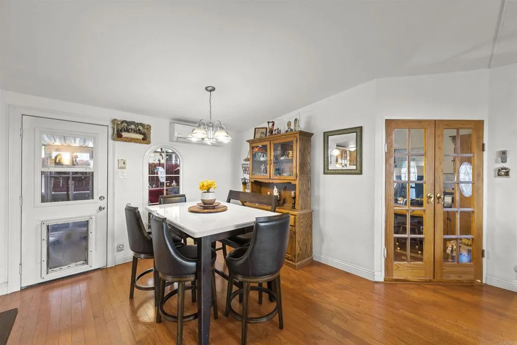 https://cdn.realtyfeed.com/cdn/127/306692642/43728625f66fe0bb4f4b7ff0a8d0b4b8.webp