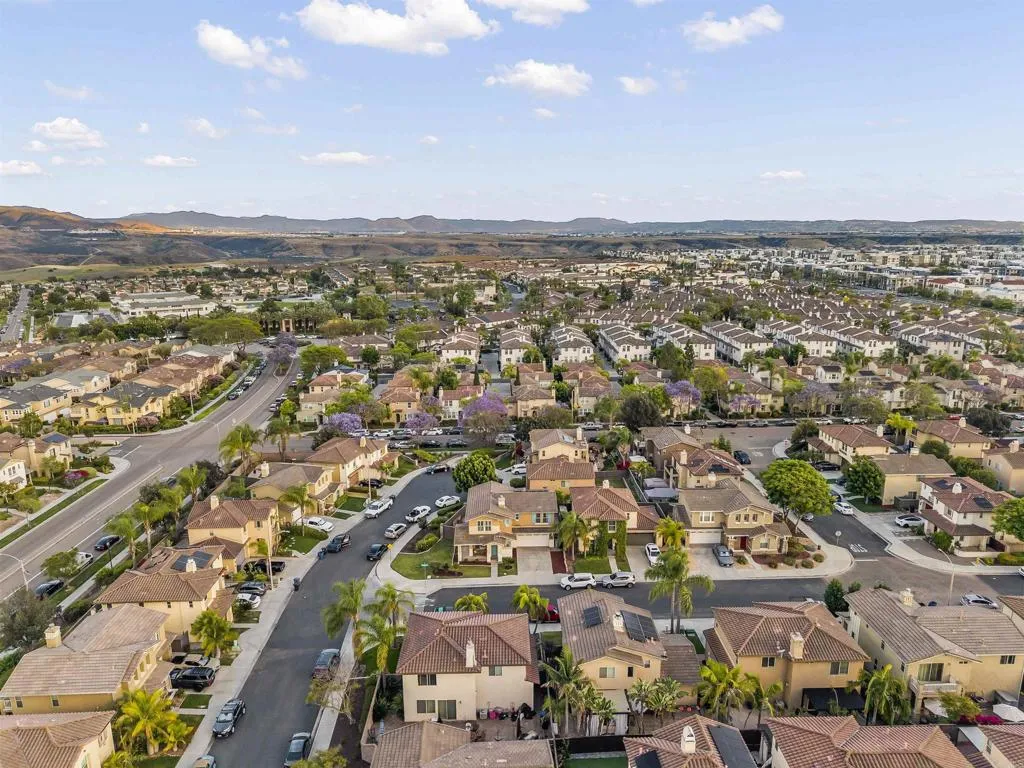 https://cdn.realtyfeed.com/cdn/127/306692645/2d9882153d802f779895eb8f8006a66c.webp