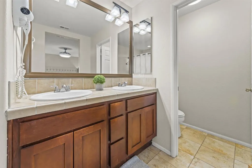 https://cdn.realtyfeed.com/cdn/127/306692645/a3803bf7628d8d19d6af84d1b170bca5.webp