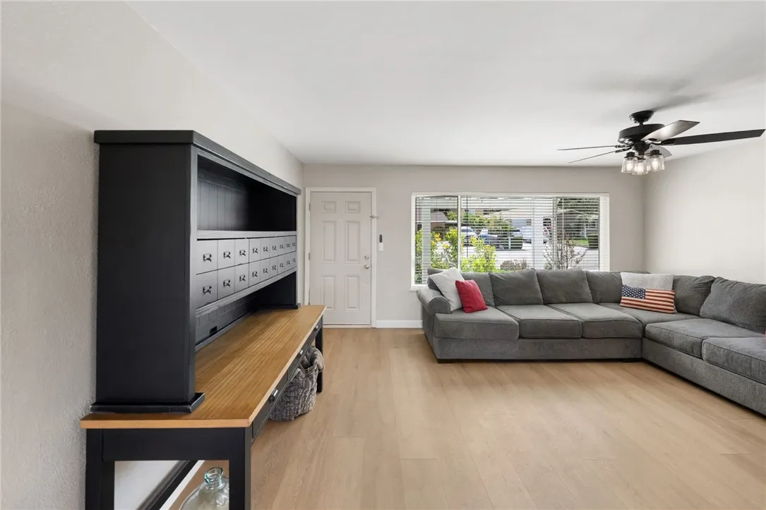 https://cdn.realtyfeed.com/cdn/127/306692650/f2669d643bfbfd2fffa7f87d3013cd8e.webp