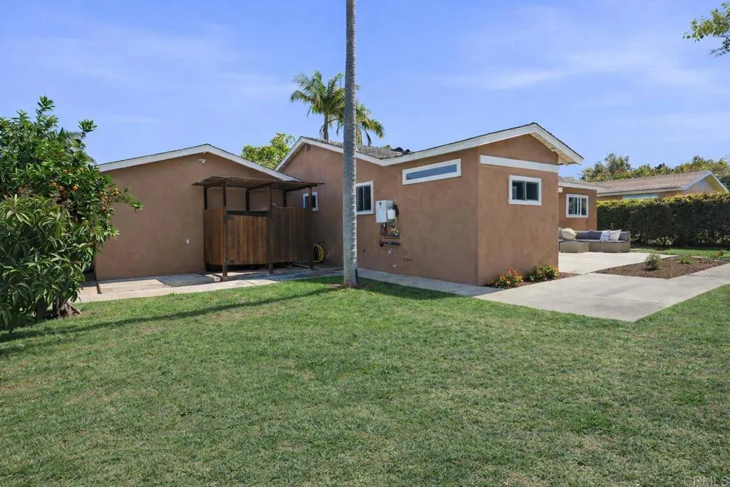 637 Rios Avenue, Solana Beach, CA, 92075