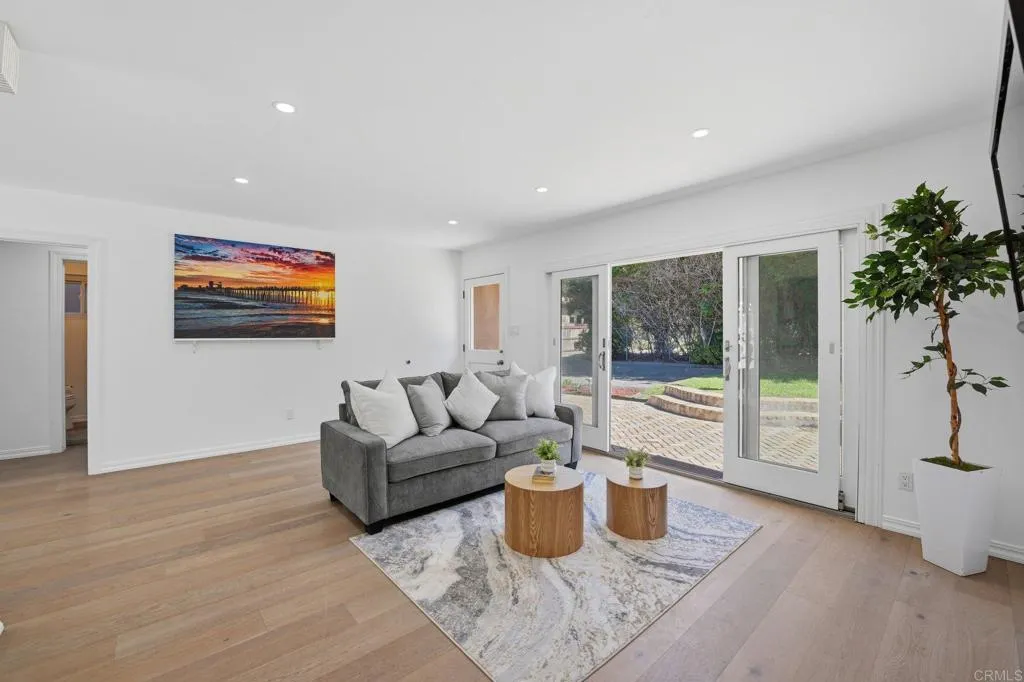 637 Rios Avenue, Solana Beach, CA, 92075