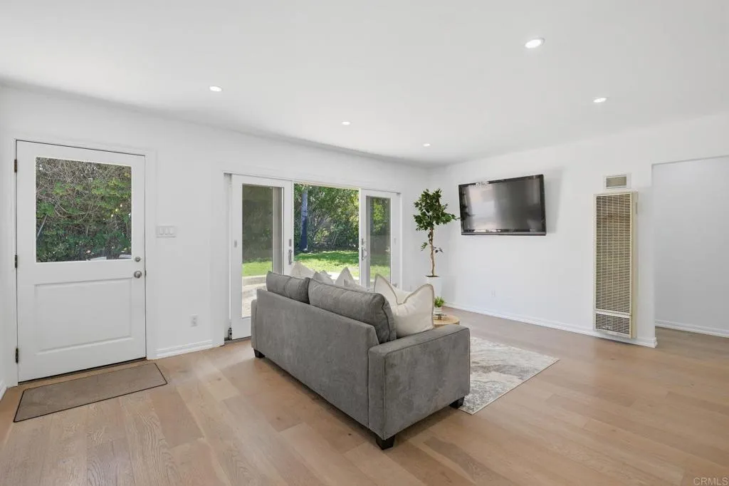 637 Rios Avenue, Solana Beach, CA, 92075