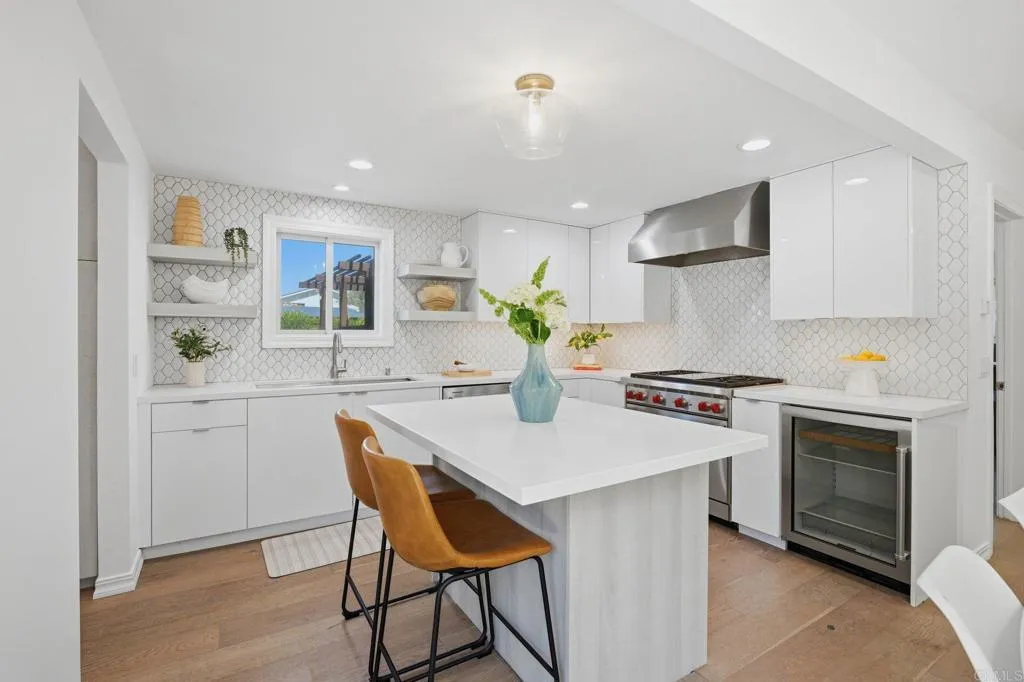 637 Rios Avenue, Solana Beach, CA, 92075