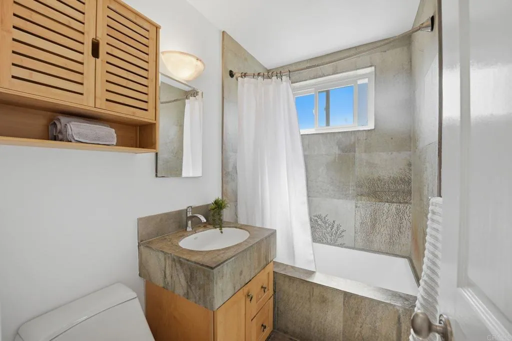637 Rios Avenue, Solana Beach, CA, 92075