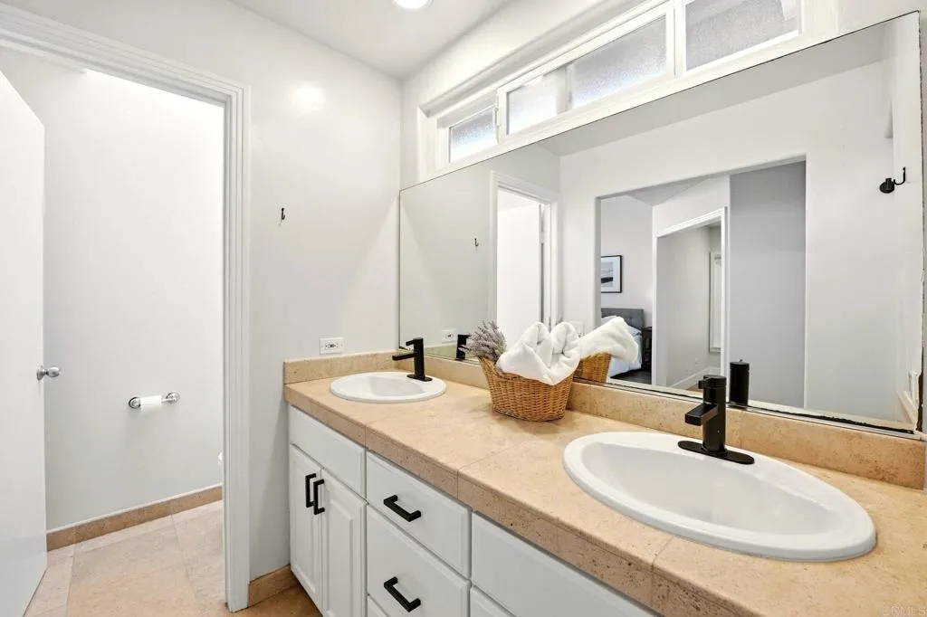 https://cdn.realtyfeed.com/cdn/127/306692659/fa70f0470593a0f364f25e0d591e296f.webp