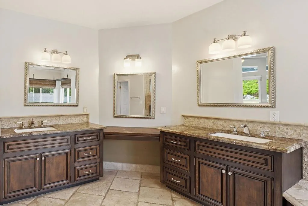 https://cdn.realtyfeed.com/cdn/127/306692678/5ac193b8e4ce366d6b935d252c6fa5a5.webp