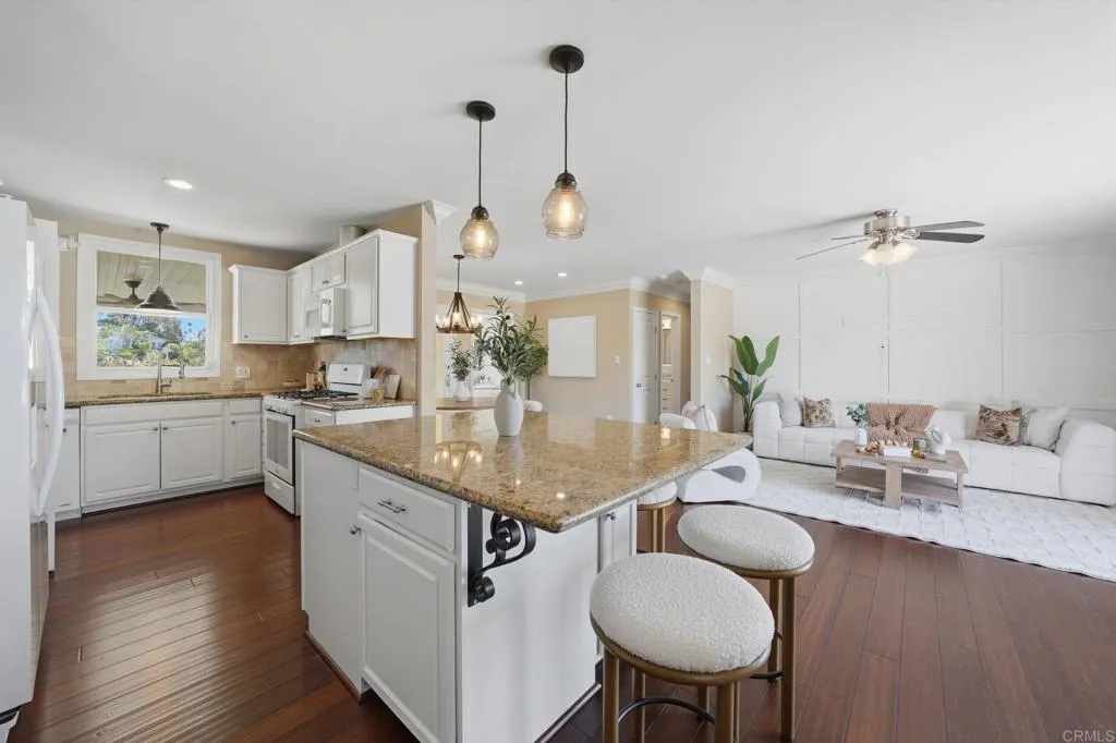 https://cdn.realtyfeed.com/cdn/127/306692864/fe1a9824cfe8e8f7cad014868c624f67.webp