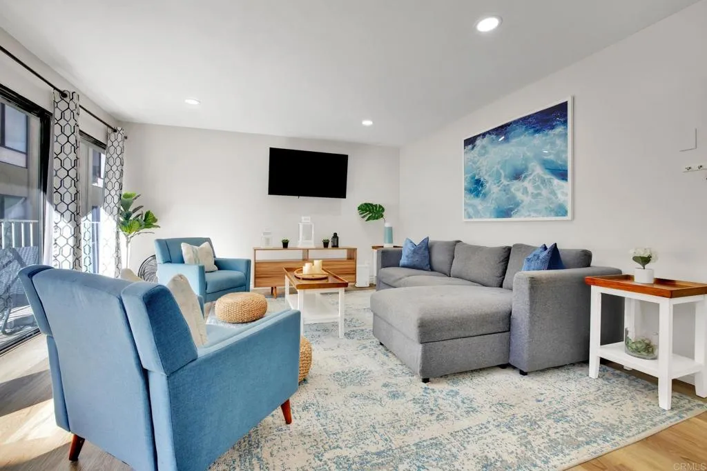 1251 Parker Pl. 2J