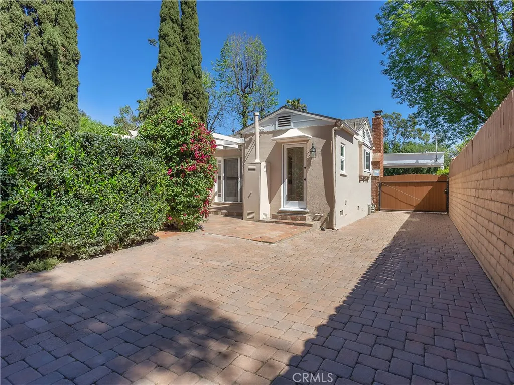 5233 Lemp Avenue, Valley Village, CA, 91601