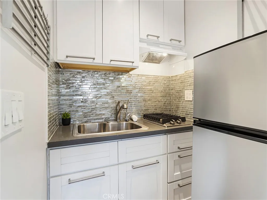 5233 Lemp Avenue, Valley Village, CA, 91601