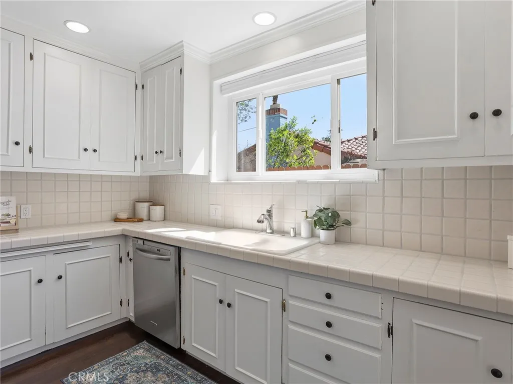 5233 Lemp Avenue, Valley Village, CA, 91601