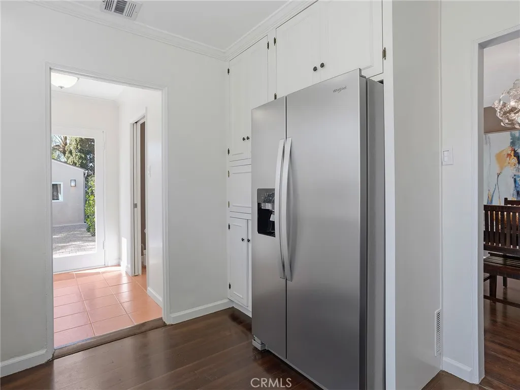 5233 Lemp Avenue, Valley Village, CA, 91601