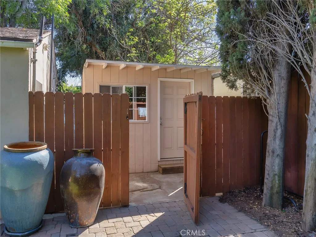 5233 Lemp Avenue, Valley Village, CA, 91601