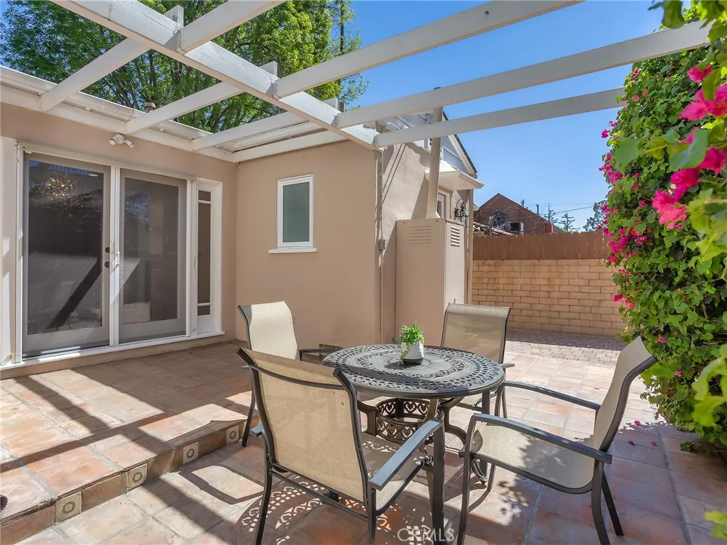 5233 Lemp Avenue, Valley Village, CA, 91601