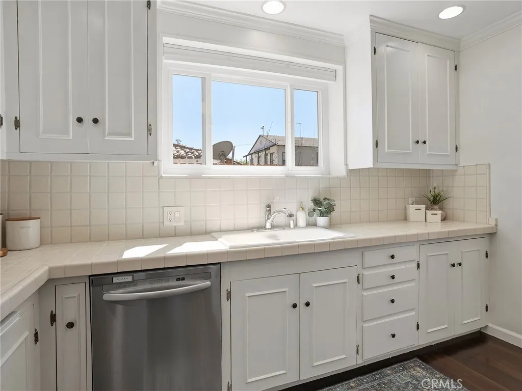 5233 Lemp Avenue, Valley Village, CA, 91601