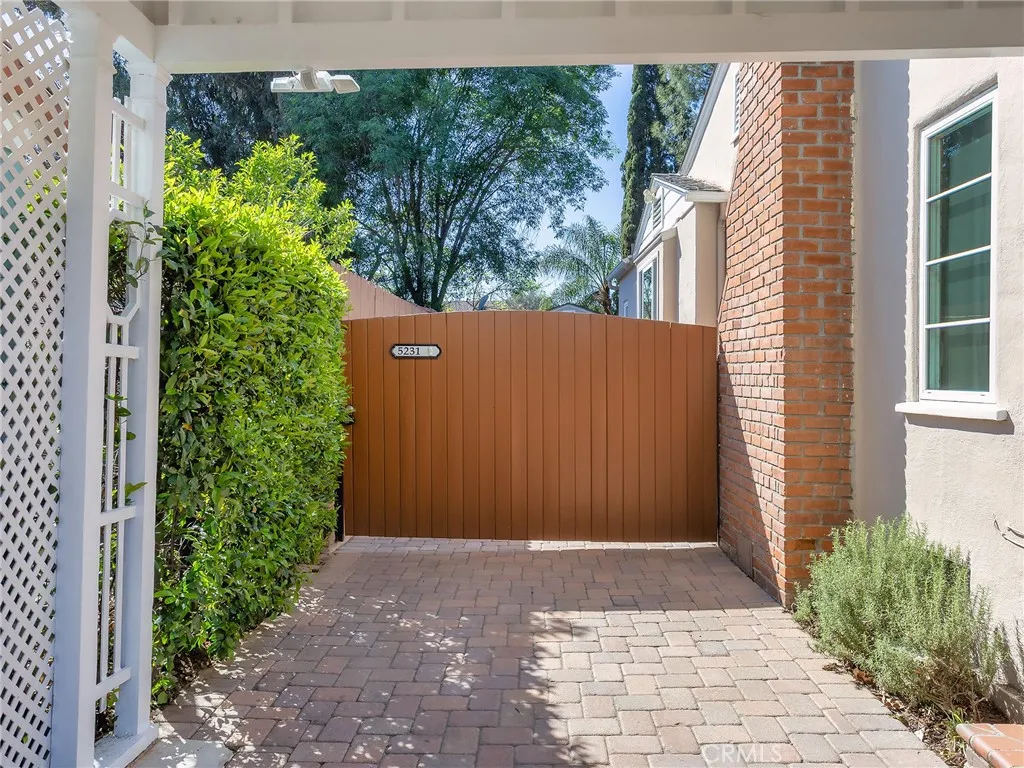 5233 Lemp Avenue, Valley Village, CA, 91601