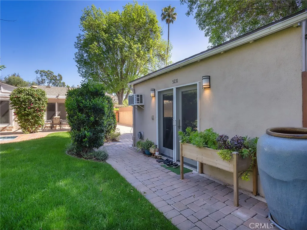 5233 Lemp Avenue, Valley Village, CA, 91601