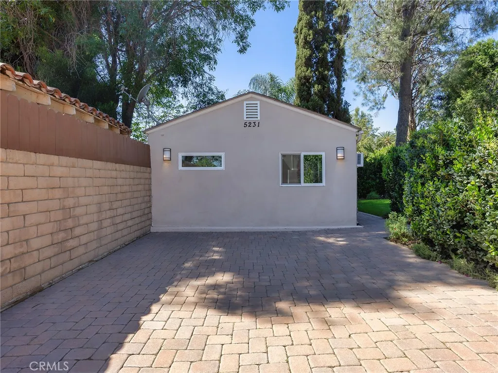5233 Lemp Avenue, Valley Village, CA, 91601
