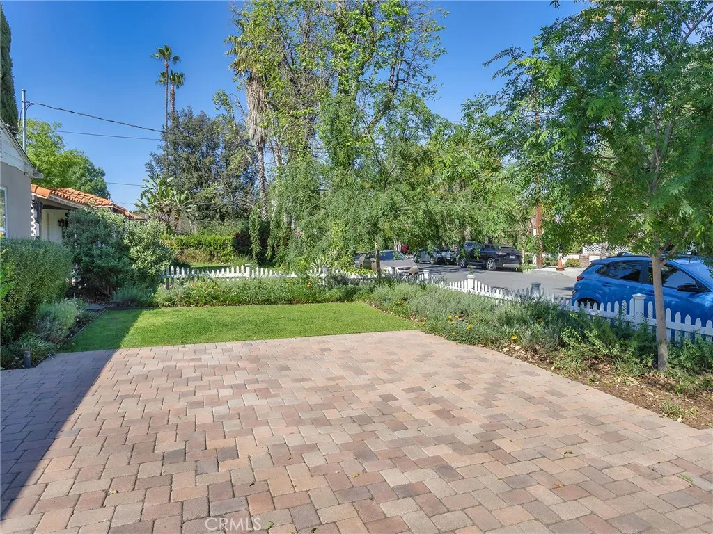 5233 Lemp Avenue, Valley Village, CA, 91601