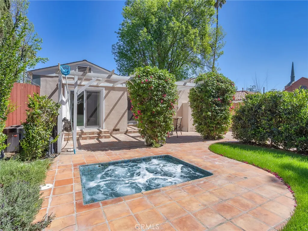 5233 Lemp Avenue, Valley Village, CA, 91601