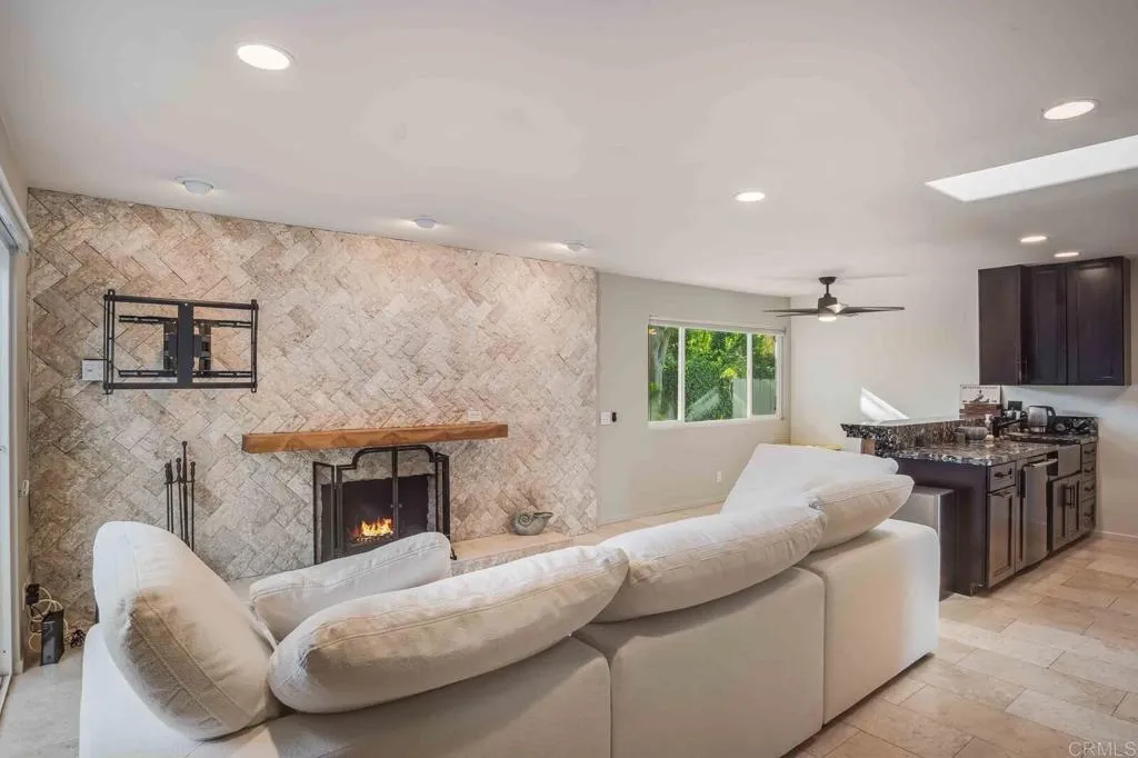 https://cdn.realtyfeed.com/cdn/127/306692918/e0eb6e1d6a1f5f27f1a5d86964f4c2e8.webp