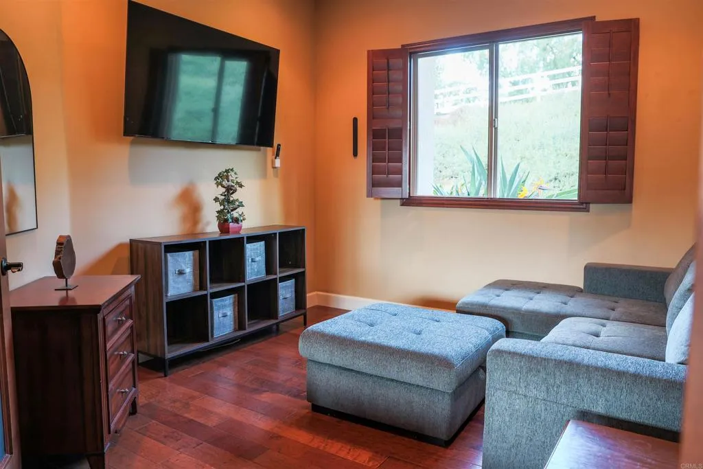 https://cdn.realtyfeed.com/cdn/127/306692959/0f8fe149651445b41f27564ed3f18967.webp