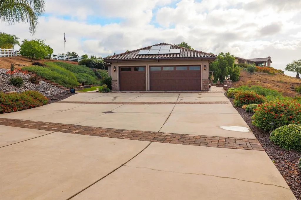 https://cdn.realtyfeed.com/cdn/127/306692959/15b0ddf25a590c6912691b478d0b01cf.webp
