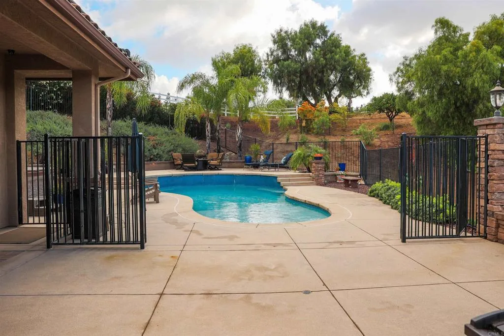 https://cdn.realtyfeed.com/cdn/127/306692959/18a01b51039cf0e9e608b855625fe883.webp