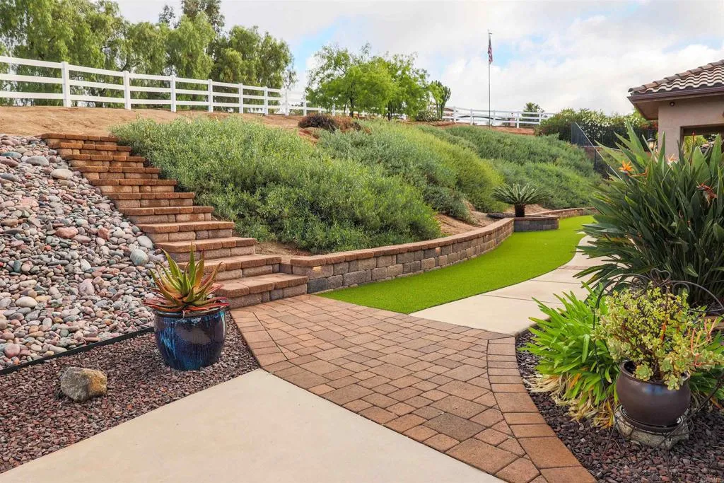 https://cdn.realtyfeed.com/cdn/127/306692959/267cacdf74ad6c619819825211dca26b.webp