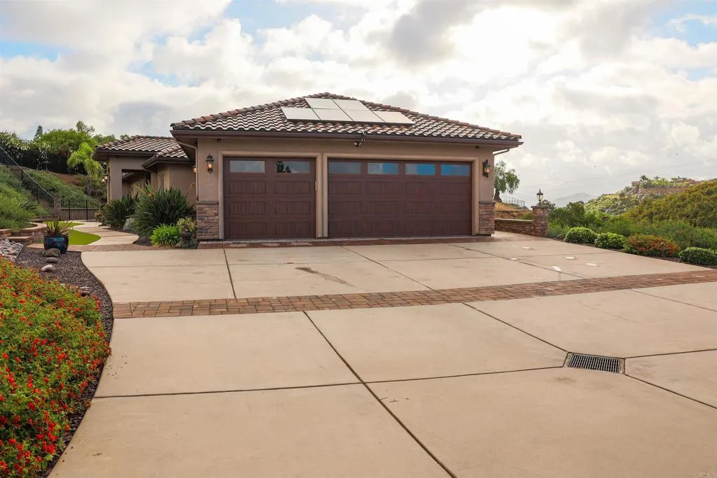 https://cdn.realtyfeed.com/cdn/127/306692959/44e7d298c3354502317c74d1a8adb80f.webp