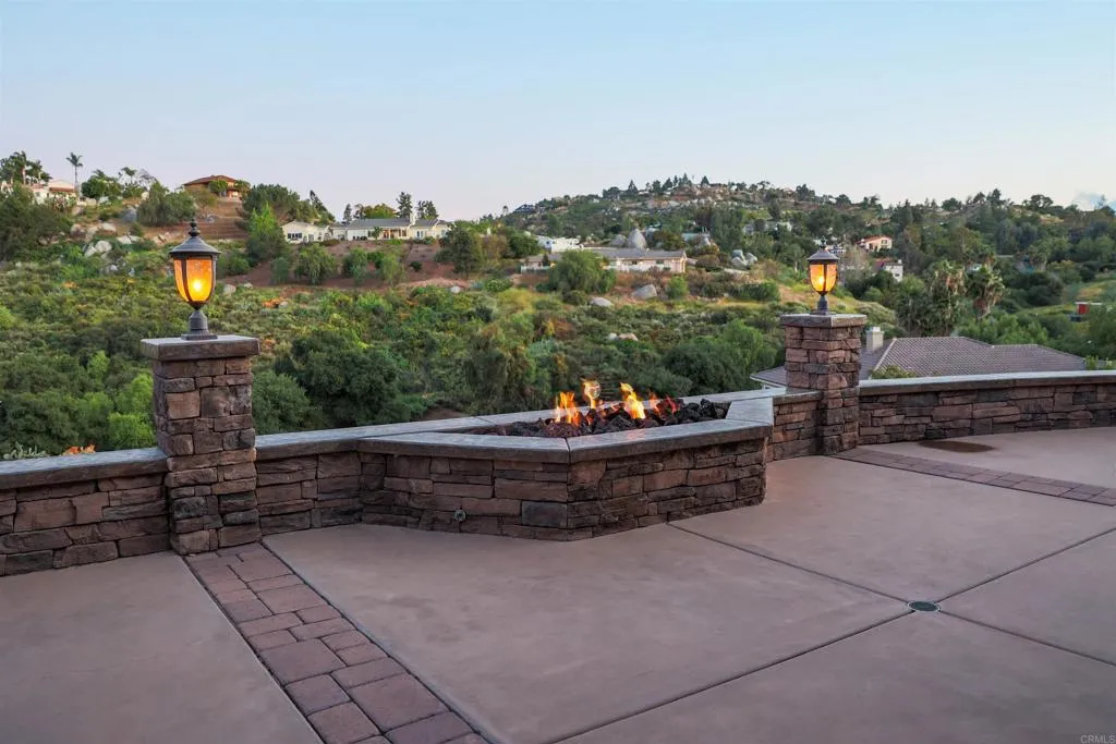 https://cdn.realtyfeed.com/cdn/127/306692959/691176803f5a27378786869a1d2bf3b6.webp