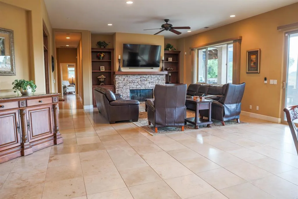 https://cdn.realtyfeed.com/cdn/127/306692959/79708721553b6ff7394d26060c734e16.webp