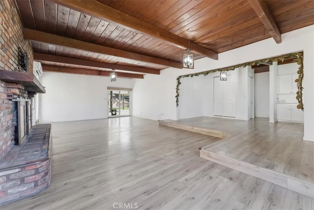 https://cdn.realtyfeed.com/cdn/127/306692977/0a0aa6e11d4626b45625bd39d7e9ec19.webp