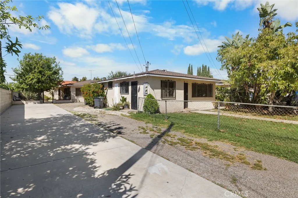 207 E Flora, Santa Ana, CA 92707 - Photo 2 of 37, Santa Ana, CA