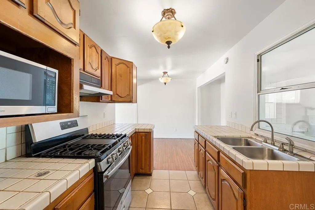 https://cdn.realtyfeed.com/cdn/127/306693009/0609cb5f28c17f210831580362d3e9af.webp