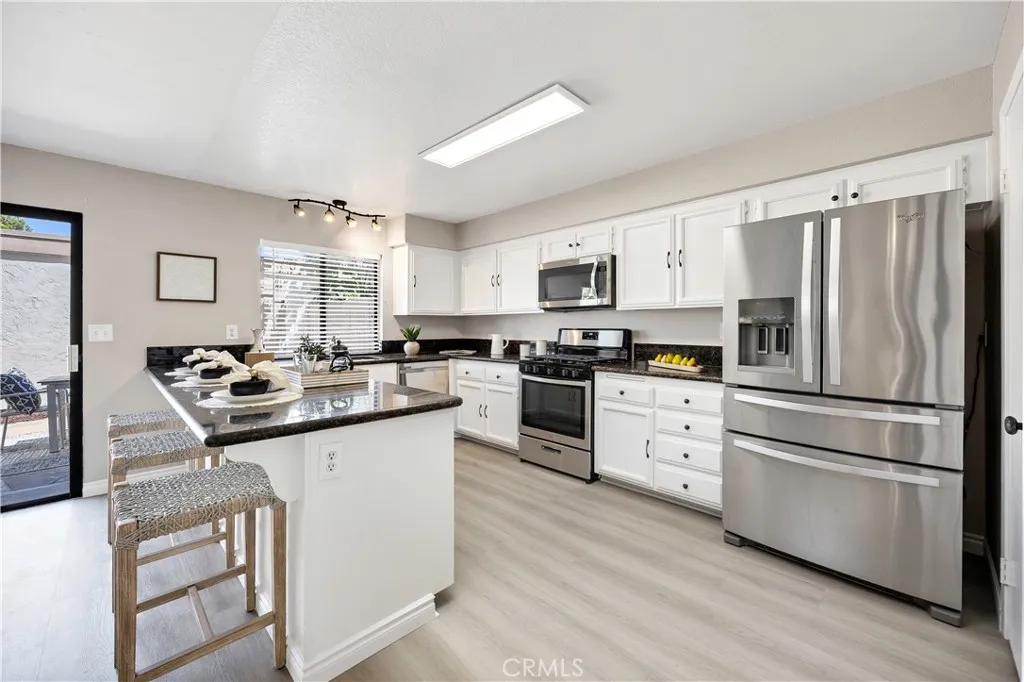 https://cdn.realtyfeed.com/cdn/127/306693038/185cf1ebbe5b9cc5fb736248539facf3.webp
