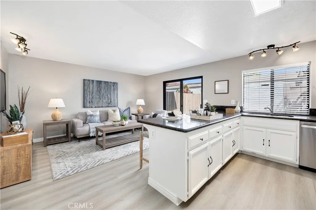 https://cdn.realtyfeed.com/cdn/127/306693038/74bc81f9a73ad911f7f07342f2a754e7.webp