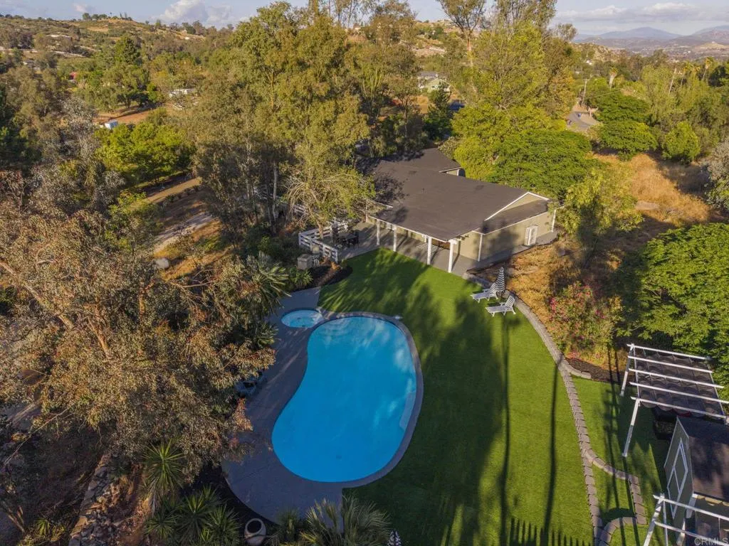 https://cdn.realtyfeed.com/cdn/127/306693091/72bd51984144db76704a4ef9aef8cc35.webp