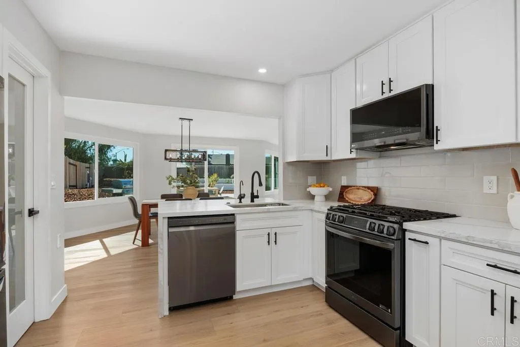 https://cdn.realtyfeed.com/cdn/127/306693113/2bb33404ffab44fc4c616b2dfb69b21c.webp