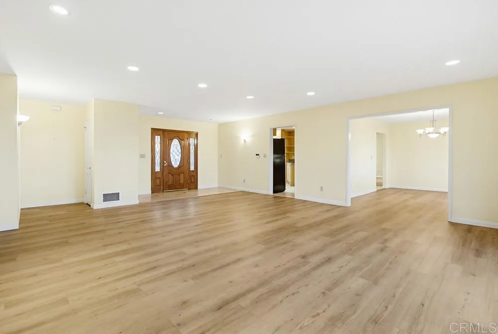 https://cdn.realtyfeed.com/cdn/127/306693114/9f6710bb51c40c91acdc812cf950b57d.webp