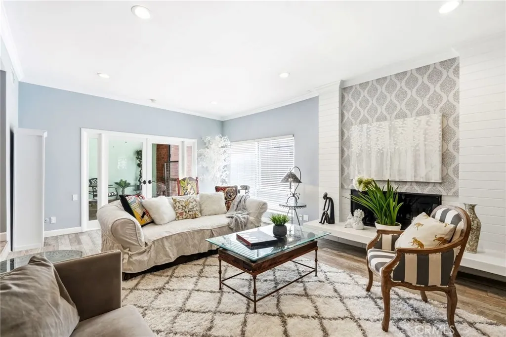 Encino, CA 91436