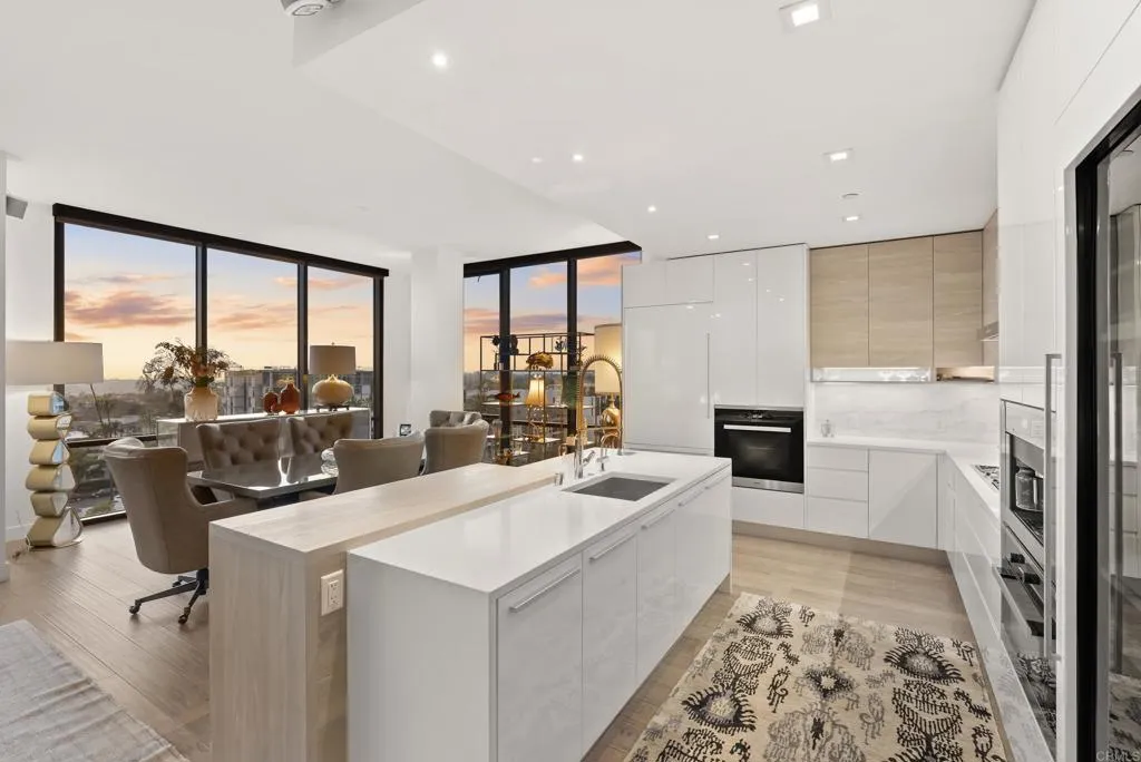 https://cdn.realtyfeed.com/cdn/127/306693275/3cc93eda1333bf5abd20181232f284ad.webp