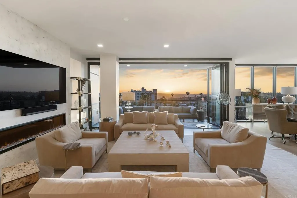 https://cdn.realtyfeed.com/cdn/127/306693275/b24bdd13c47d7ceb0bc436b79b77aec4.webp