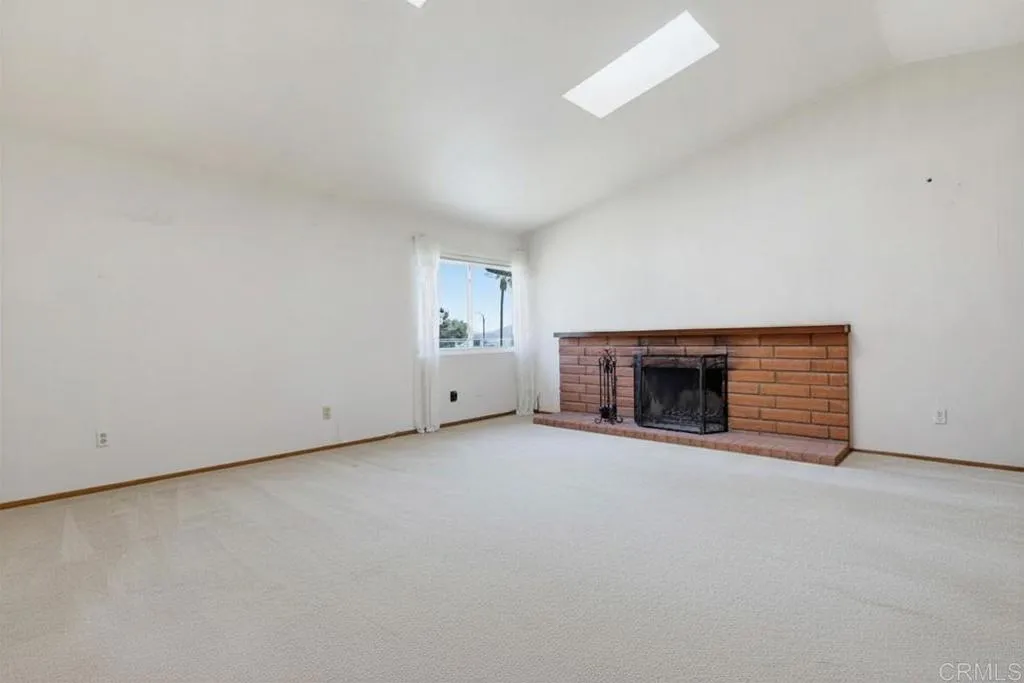 https://cdn.realtyfeed.com/cdn/127/306693297/0f1779c6d0398bb004676c0e267a87d8.webp