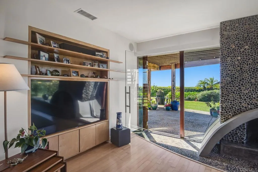 https://cdn.realtyfeed.com/cdn/127/306693298/4732a7adb39155d5b52d48db80268bae.webp