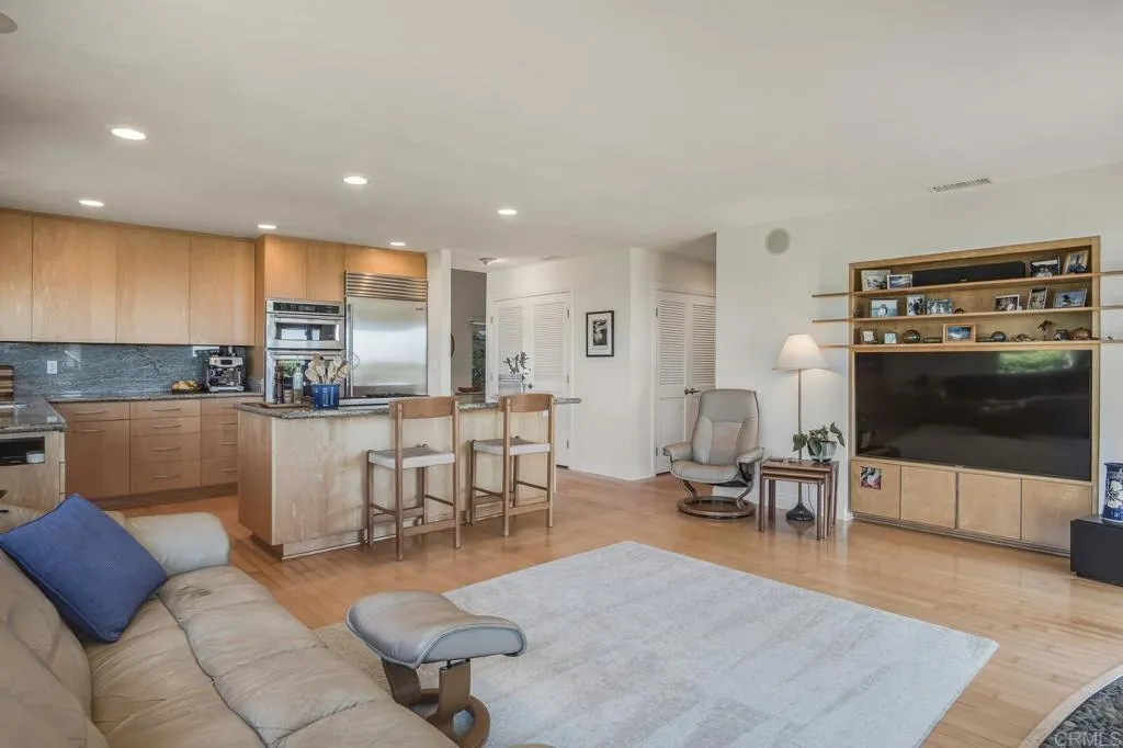 https://cdn.realtyfeed.com/cdn/127/306693298/f1b00ee95b574a4ace9d434fec2f0ef6.webp