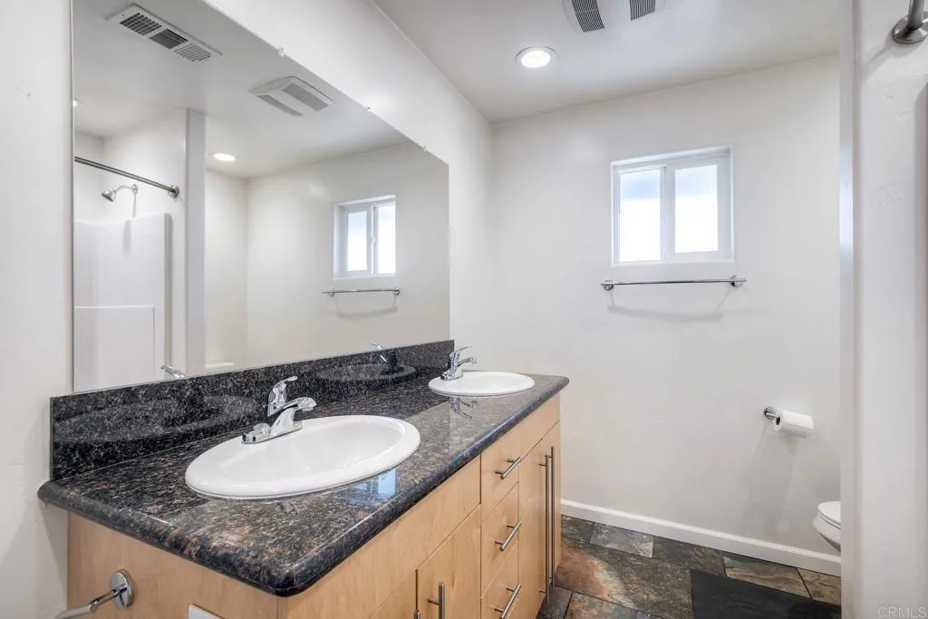 https://cdn.realtyfeed.com/cdn/127/306693308/02a80d0f12ba5057d8b8c2a3d4bde8b7.webp