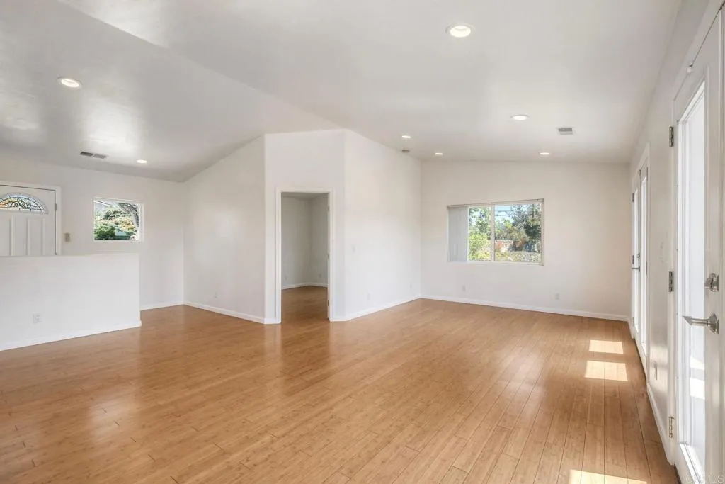 https://cdn.realtyfeed.com/cdn/127/306693308/26aae6f24510cb21cab79ade55cf8781.webp