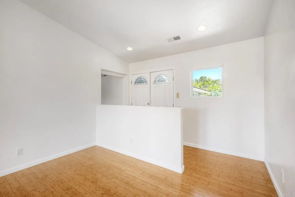 https://cdn.realtyfeed.com/cdn/127/306693308/2deef3ae7e655299ebf7cf9136c30e9c.webp
